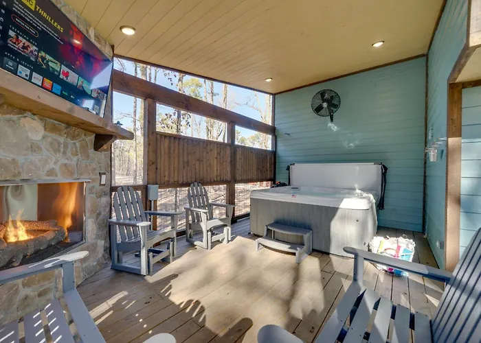 Broken Bow Cabin With Hot Tub, Pool Table And Fire Pit