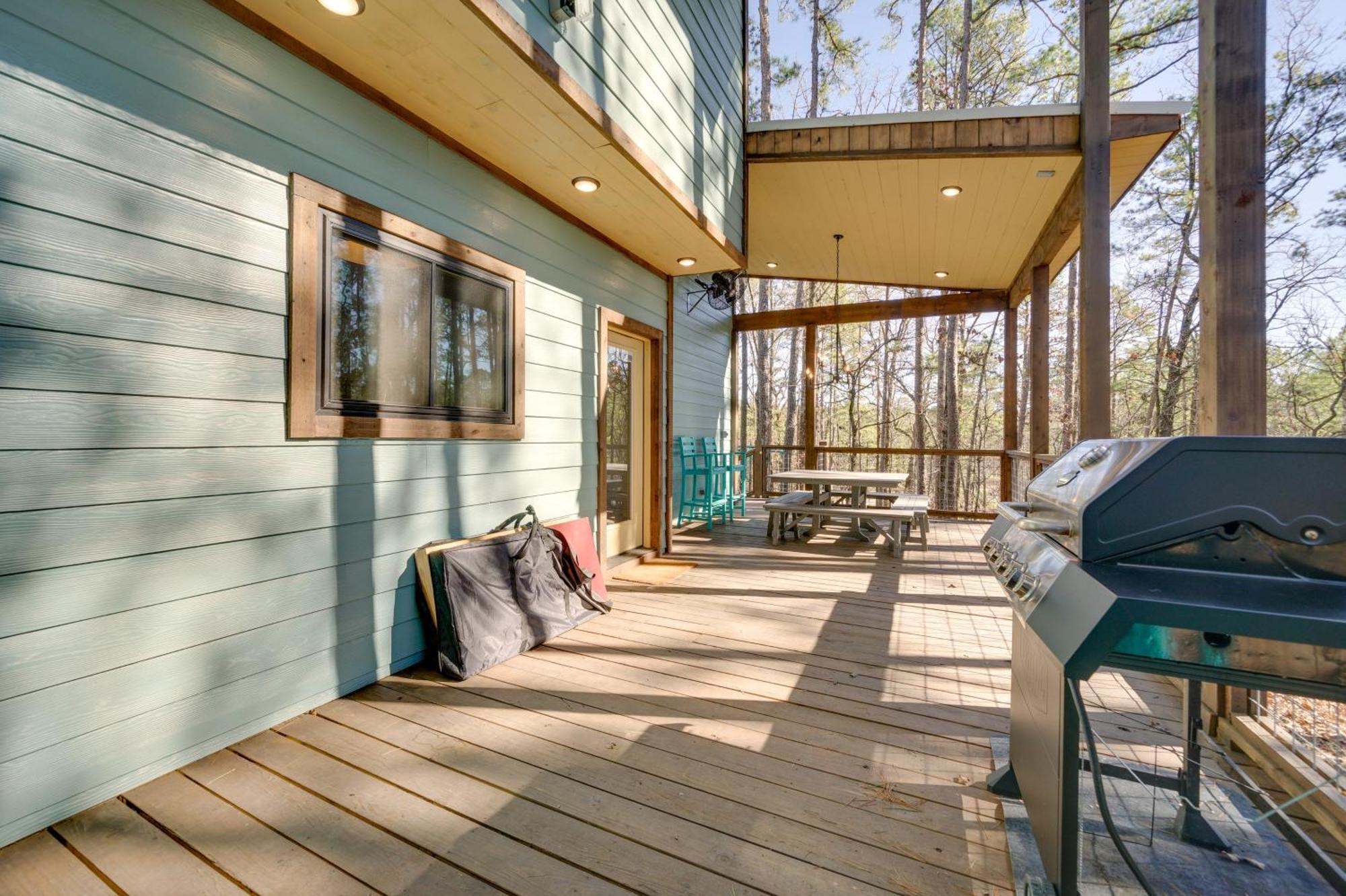 With Hot Tub, Pool Table And Fire Pit * Broken Bow
