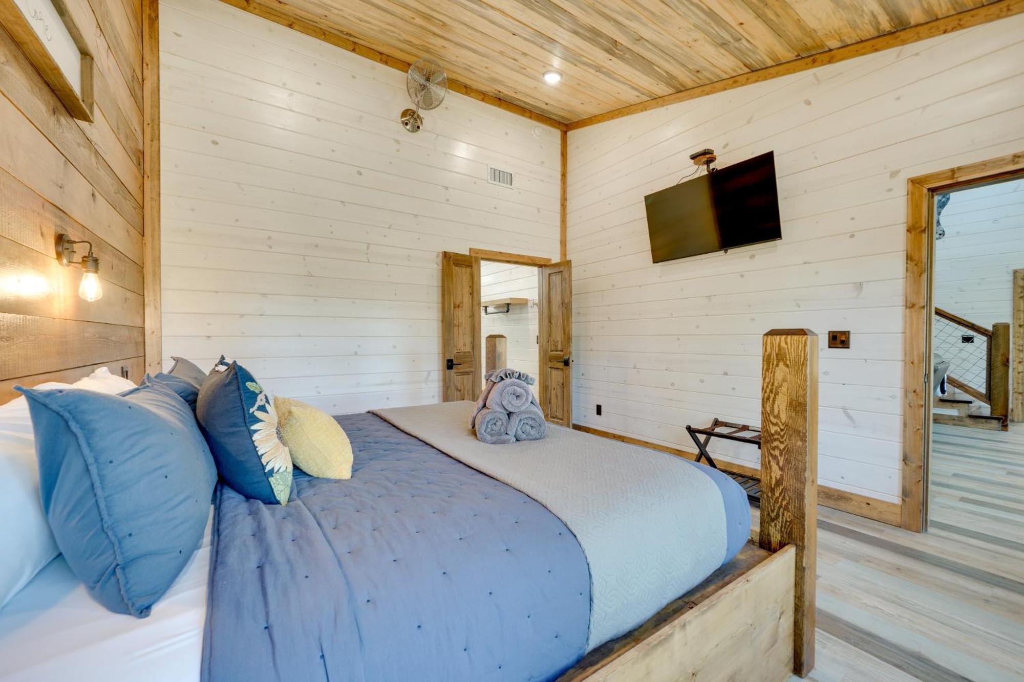 With Hot Tub, Pool Table And Fire Pit Hébergement de vacances *