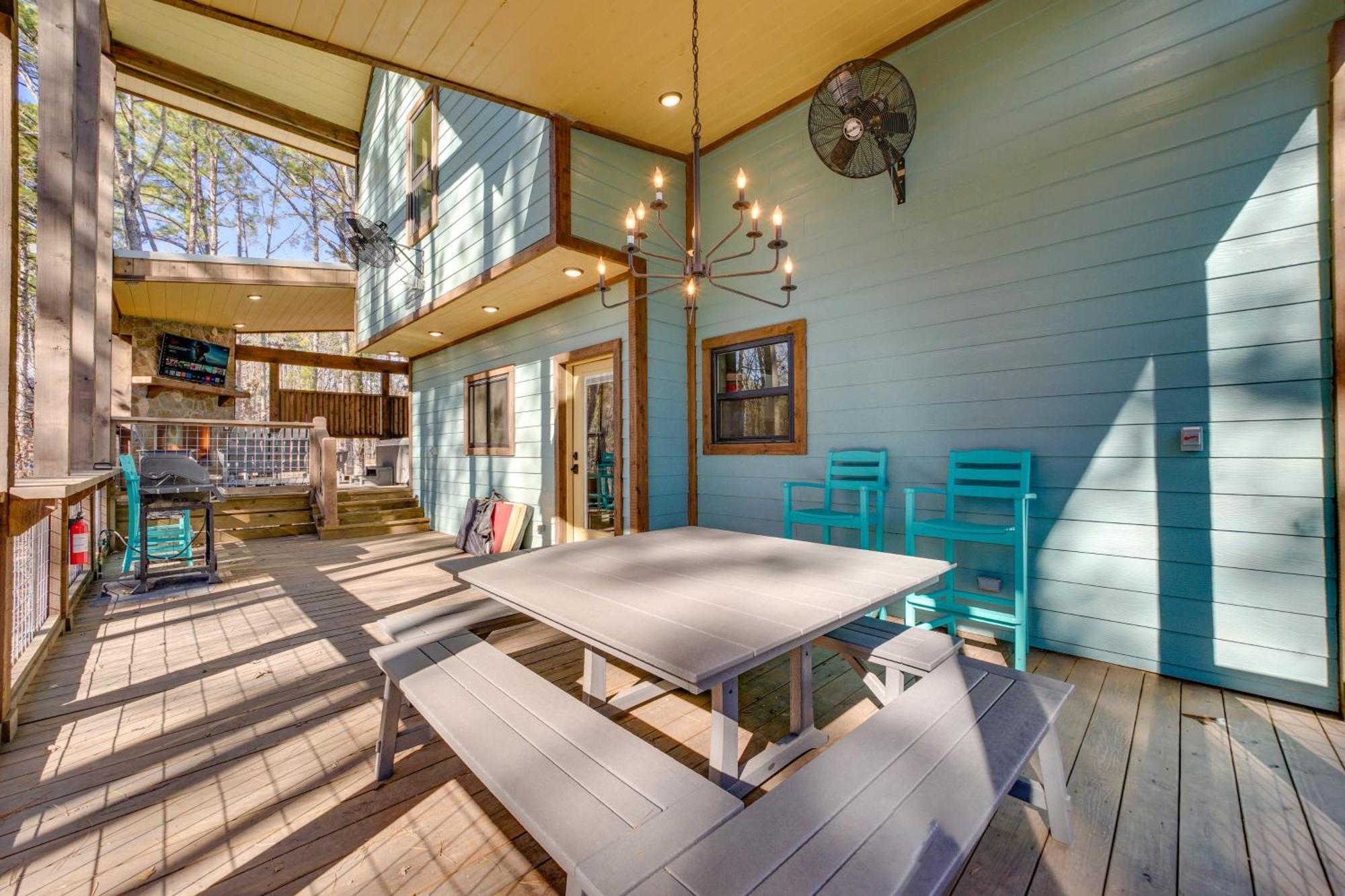 Hébergement de vacances With Hot Tub, Pool Table And Fire Pit Broken Bow