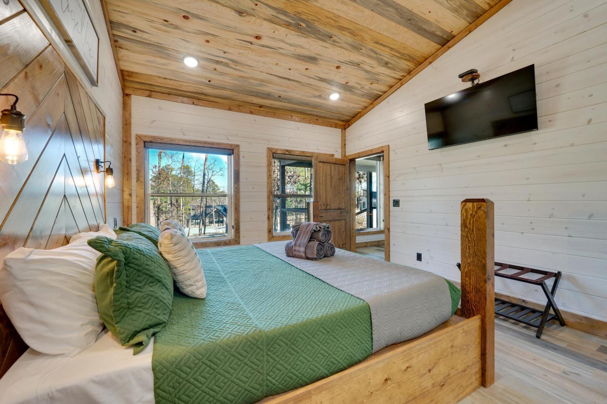 With Hot Tub, Pool Table And Fire Pit Hébergement de vacances