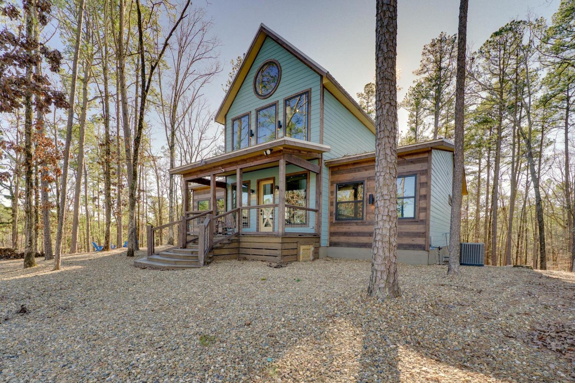 With Hot Tub, Pool Table And Fire Pit Hébergement de vacances *